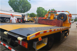 久治附近拖车电话号码服务